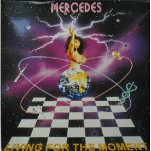 画像: MERCEDES / LIVING FOR THE MOMENT